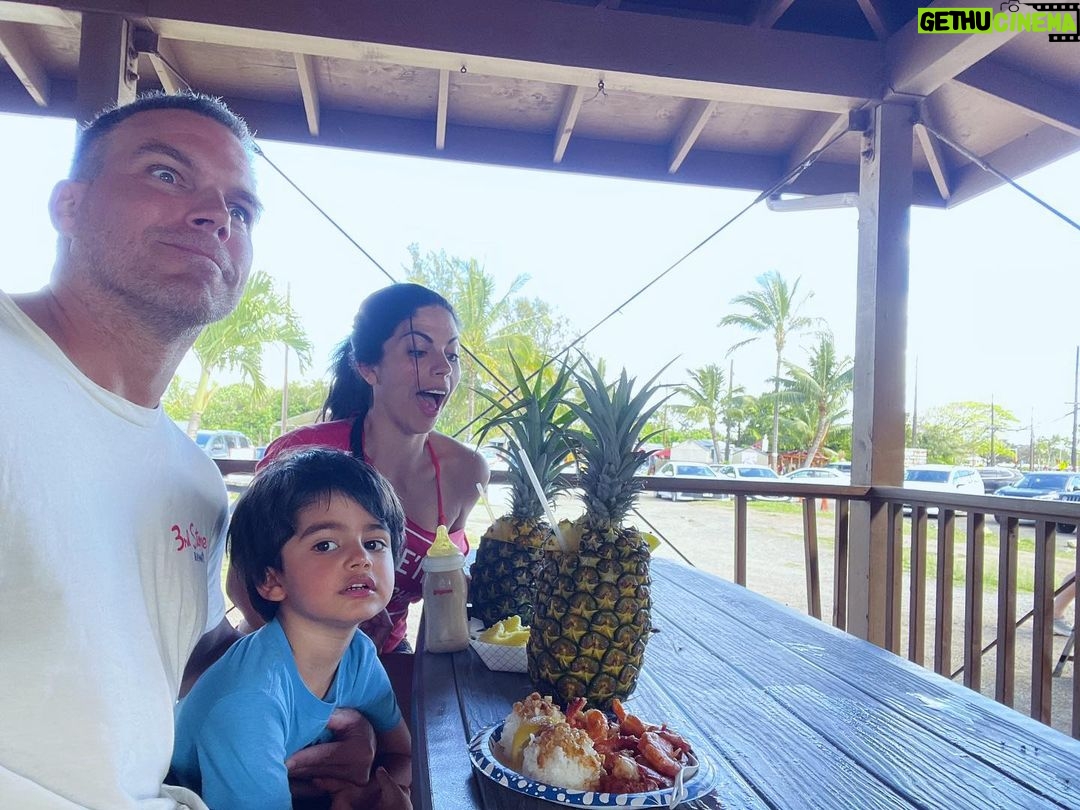 África Zavala Instagram - #hawai #ohana 🌈❤️♥️💪 #family #keepcalmandalohaon #africazavala @leonperazapro #BebeLeon