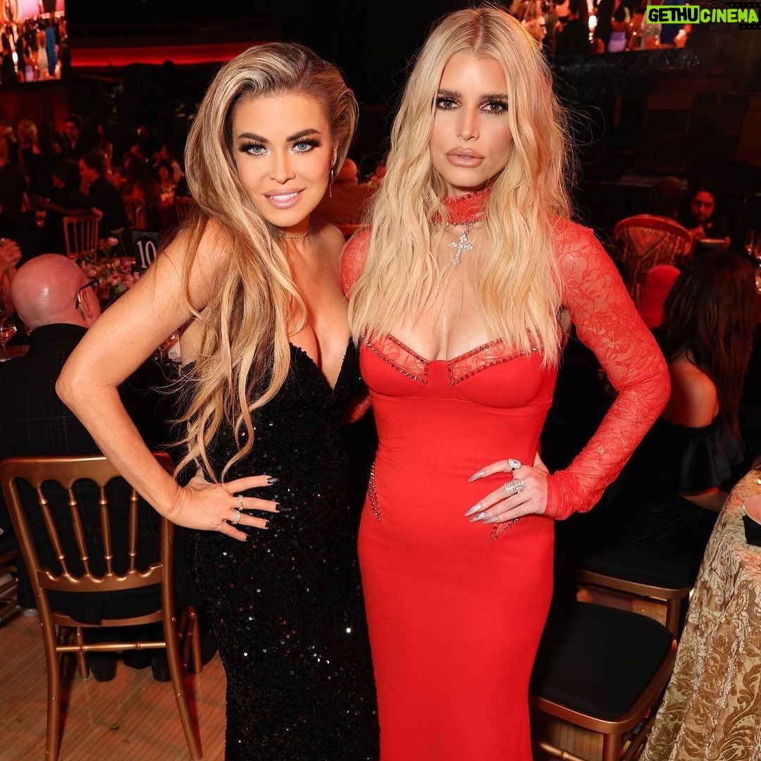 Carmen Electra Instagram - When besties come together after years of hanging out! So happy to see you @jessicasimpson 💋❤️🖤 @recordingacademy #grammys #thegrammys #carmenelectra #jessicasimpson @judystylexo @eveleighstyle @abyssbyabby
