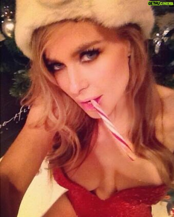 Carmen Electra Instagram - have u been naughty, or nice? ❣️#linkinbio 🎁 Link In Bio