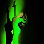 Carmen Electra Instagram - just call me the queen of halloween 💚 is anyone dressing up like me this year?! 👀👻 #halloween #green #spooky #villian #costume @iamwalidazami Link In Bio