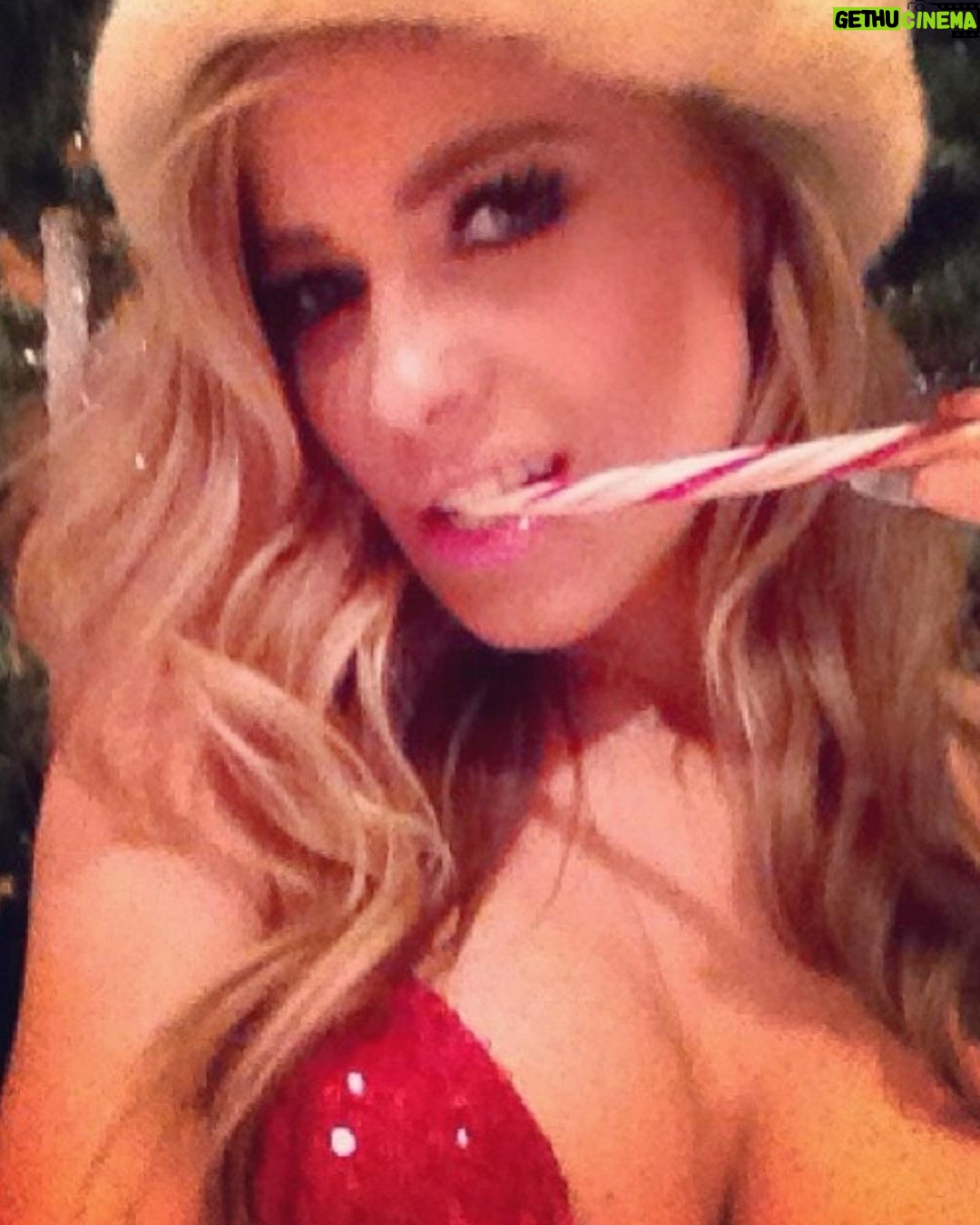 Carmen Electra Instagram - have u been naughty, or nice? ❣️#linkinbio 🎁 Link In Bio