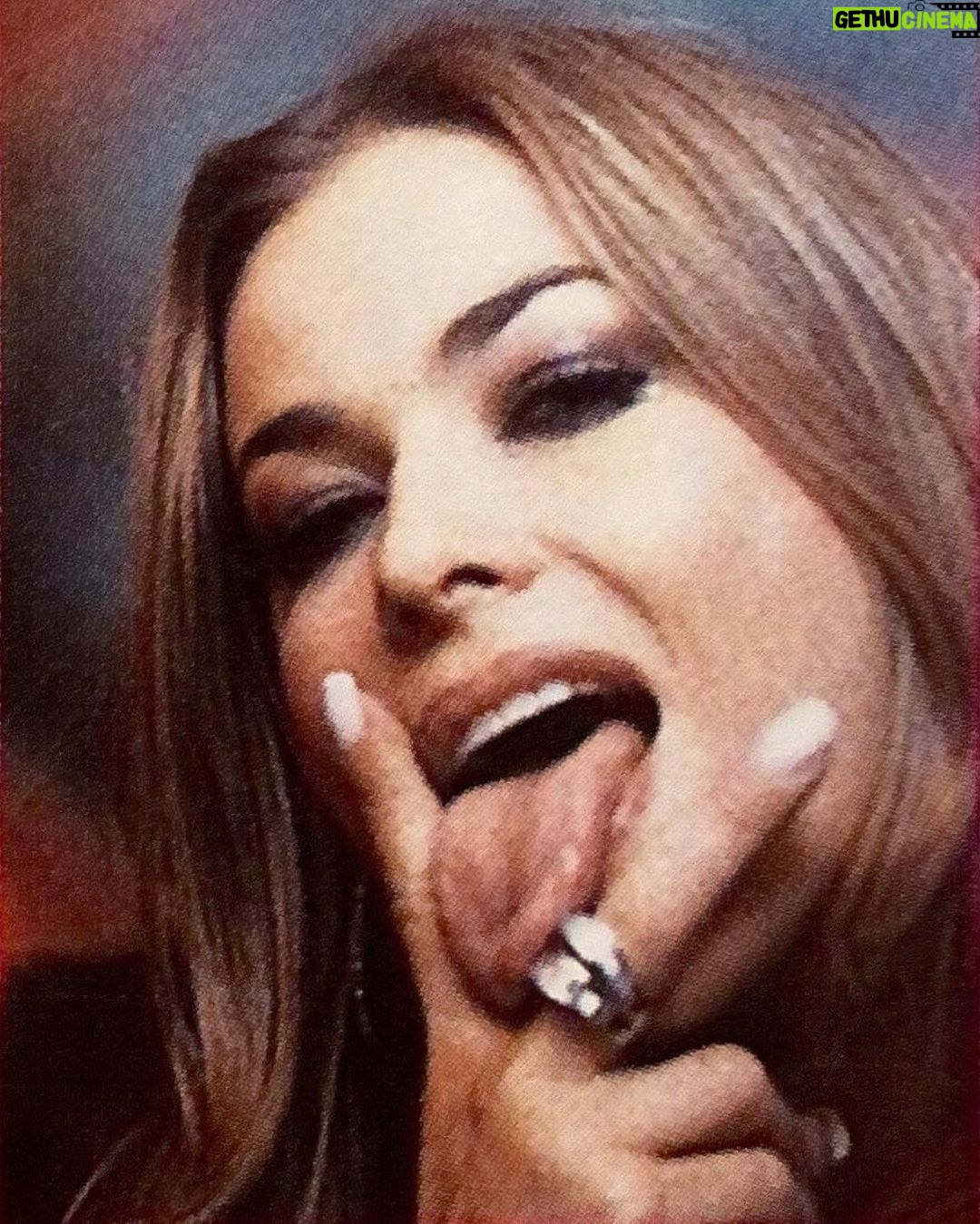 Carmen Electra Instagram - i think i luv u 😘❣️ is the feeling mutual?