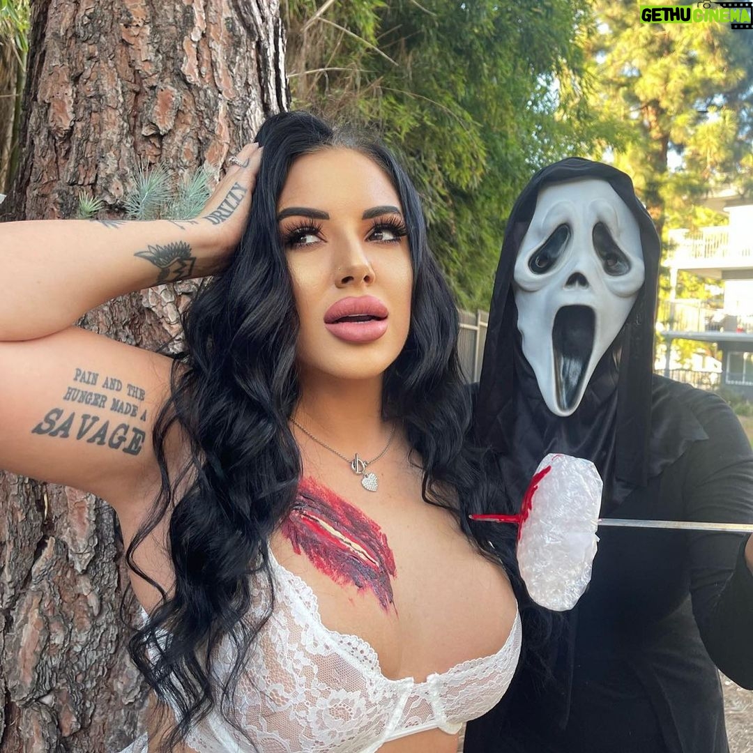 Carmen Electra Instagram - happy halloween! 🎃🖤 you all killed halloween this year with your electric costumes 😏⚡️ #halloween #carmenelectra #costume #spooky #horror #happyhalloween #scarymovie #baywatch #scream