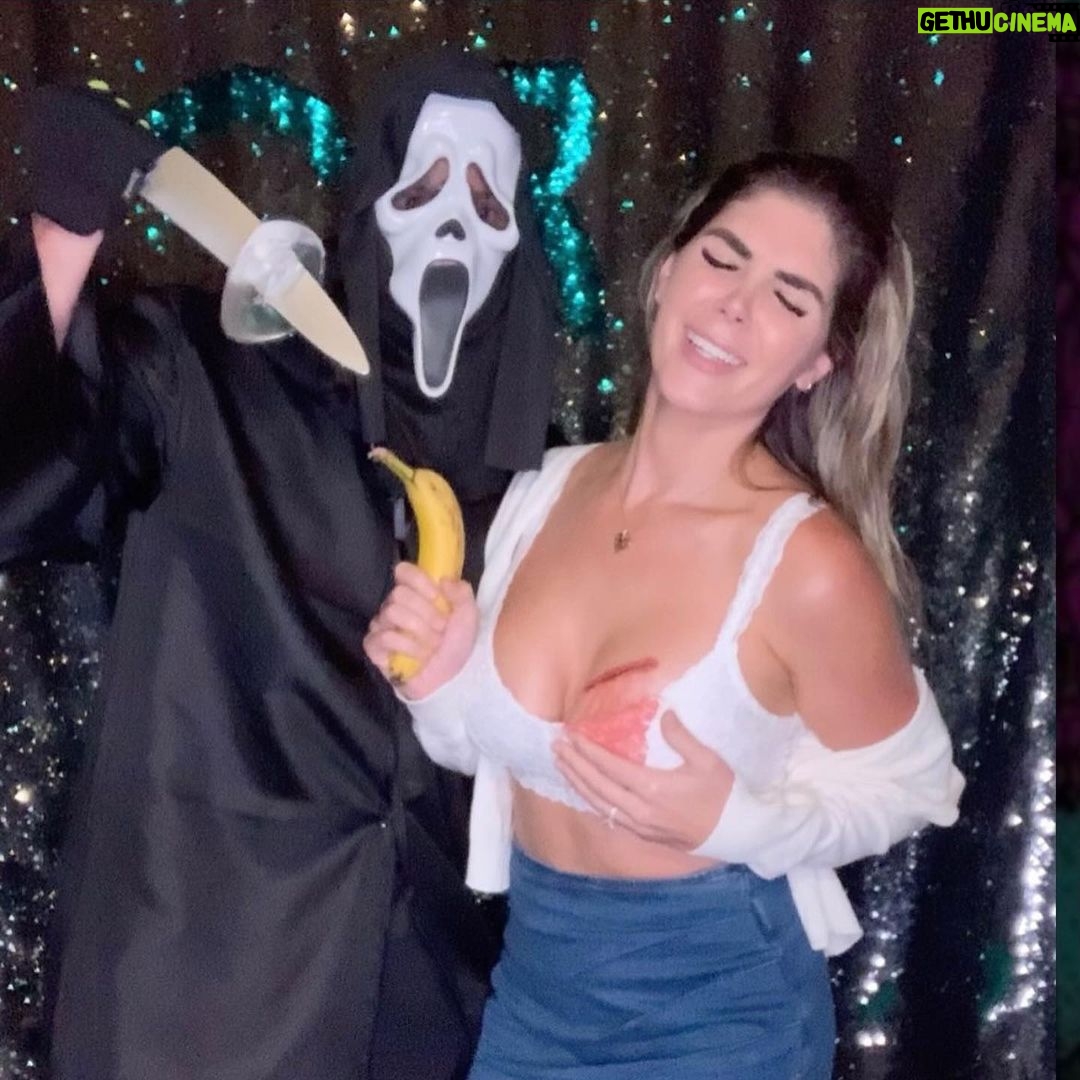 Carmen Electra Instagram - happy halloween! 🎃🖤 you all killed halloween this year with your electric costumes 😏⚡️ #halloween #carmenelectra #costume #spooky #horror #happyhalloween #scarymovie #baywatch #scream
