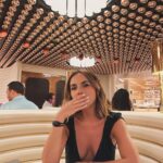Carolina Gaitán Instagram - Que la banda sonora del 2024 sean tus pensamientos poderosos cargados de salud, armonía, amor, unión, abundancia y creatividad. Que la magia siempre esté presente, que veas los desafíos como parte esta aventura fantástica que hoy empieza! 🌟🧜🏻‍♀️🍾🩷 May the soundtrack of 2024 be your powerful thoughts full of health, love, union, abundance and creativity. May the magic always be present, may you see the challenges as part of this fantastic adventure that begins today! FELIZ 2024!!! 🩷🧜🏻‍♀️🍾 Altamar