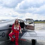Carolina Gaitán Instagram - En el #diadelpiloto se vuela! Feliz día pilotos de mi vida: Mi Papá 👨🏻‍✈️ Mi Mamá🧑🏻‍✈️ Mi Hermano 😇 Mi 🖤! #happypilotsday 👨🏻‍✈️🧑‍✈️ y feliz día a todos los pilotos que me leen!!! Flying high