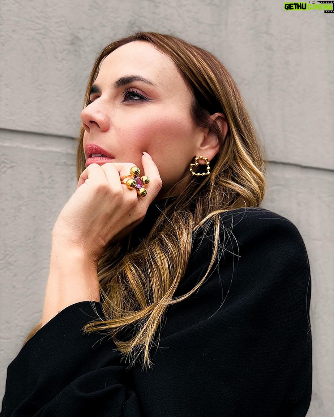 Carolina Gaitán Instagram - En qué andan hoy?🖤⚡️🖤 @tousjewelry