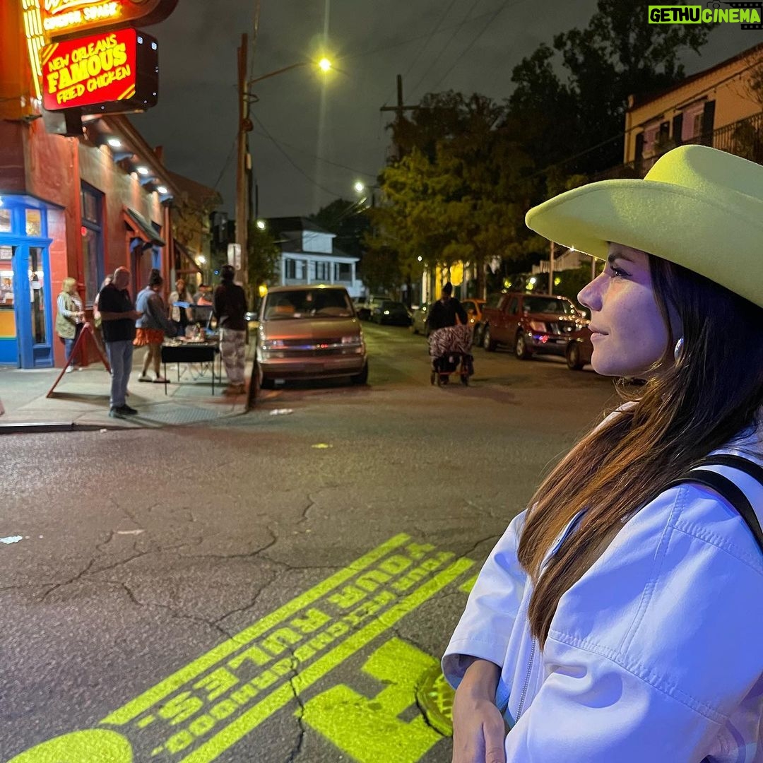 Carolina Gait谩n Instagram - C贸mo perderse este pedazo de mundo que nos regal贸 al Sr. Louis Armstrong. Tremendo vibe que se vive por estos lados. Besos vuelan desde el R铆o Mississippi馃幒馃幒 Mississippi River