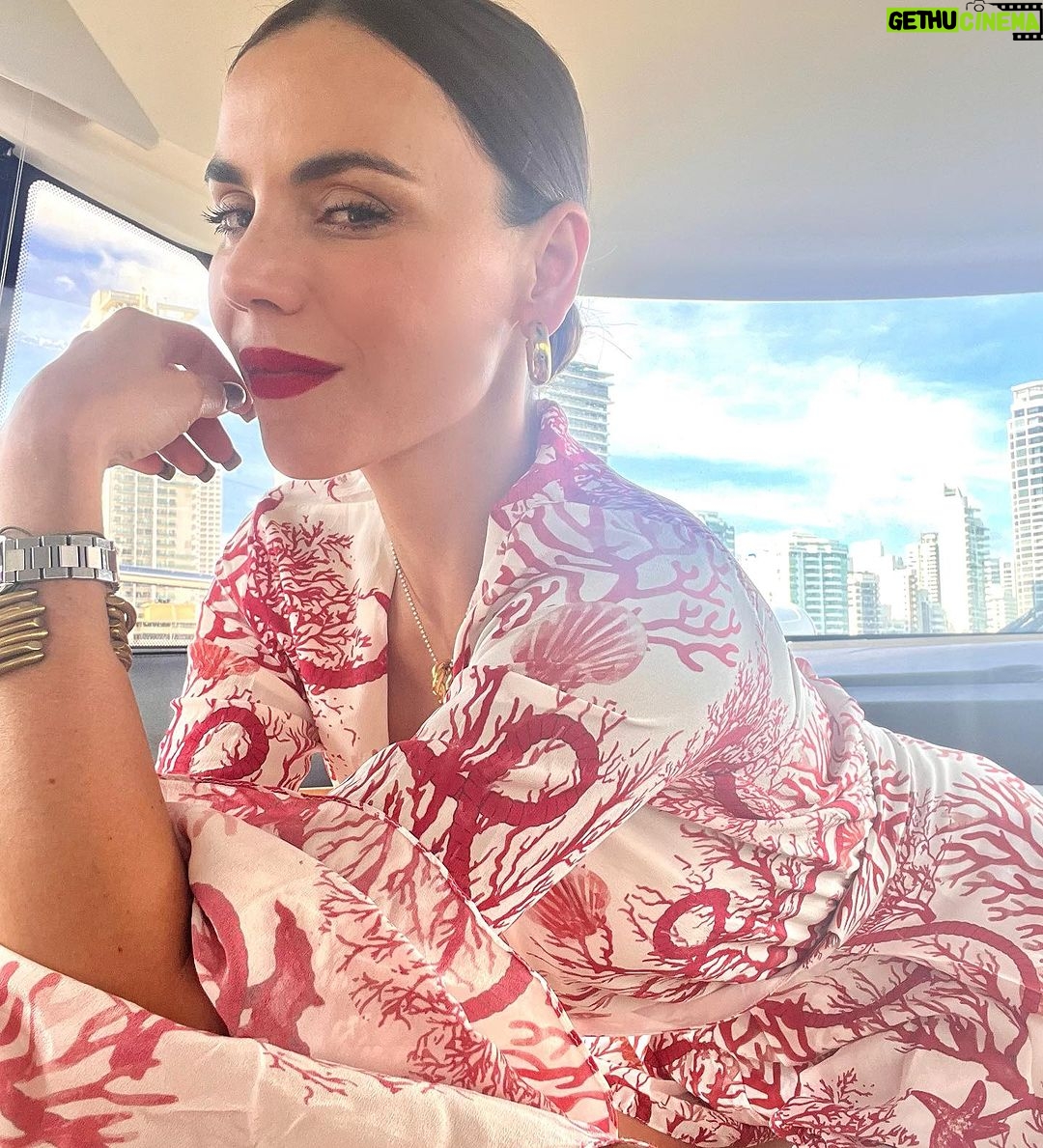 Carolina Gaitán Instagram - Happy Halloween ❤️❤️ Lo que más amo de este día es que todos se convierten en lo que les da la gana de ser. Seamos siempre eso, libres y llenos de ganas! Besotes rojos vuelan!