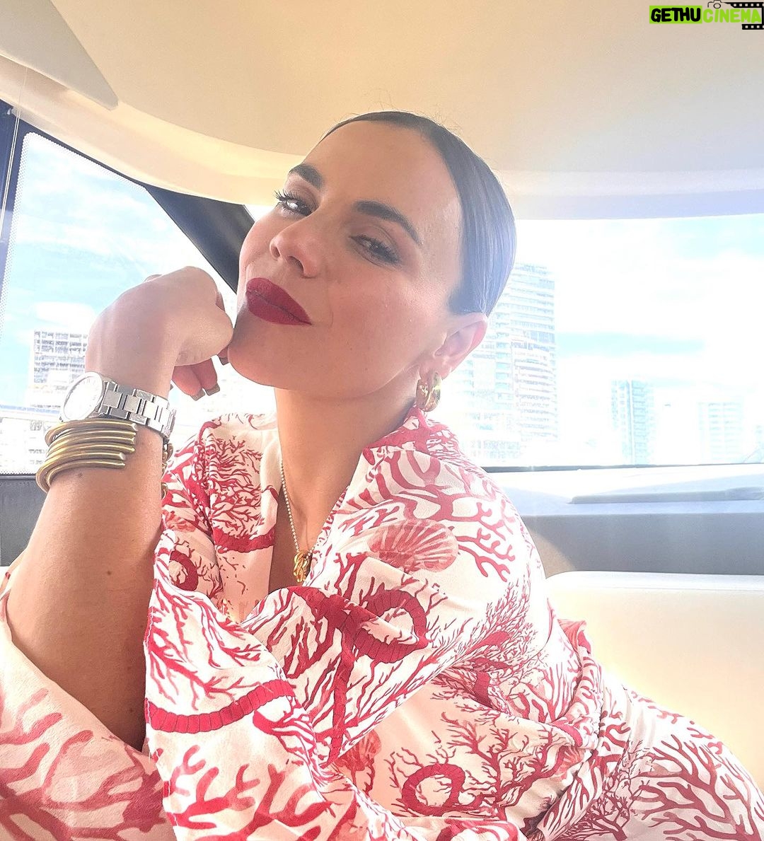 Carolina Gaitán Instagram - Happy Halloween ❤️❤️ Lo que más amo de este día es que todos se convierten en lo que les da la gana de ser. Seamos siempre eso, libres y llenos de ganas! Besotes rojos vuelan!