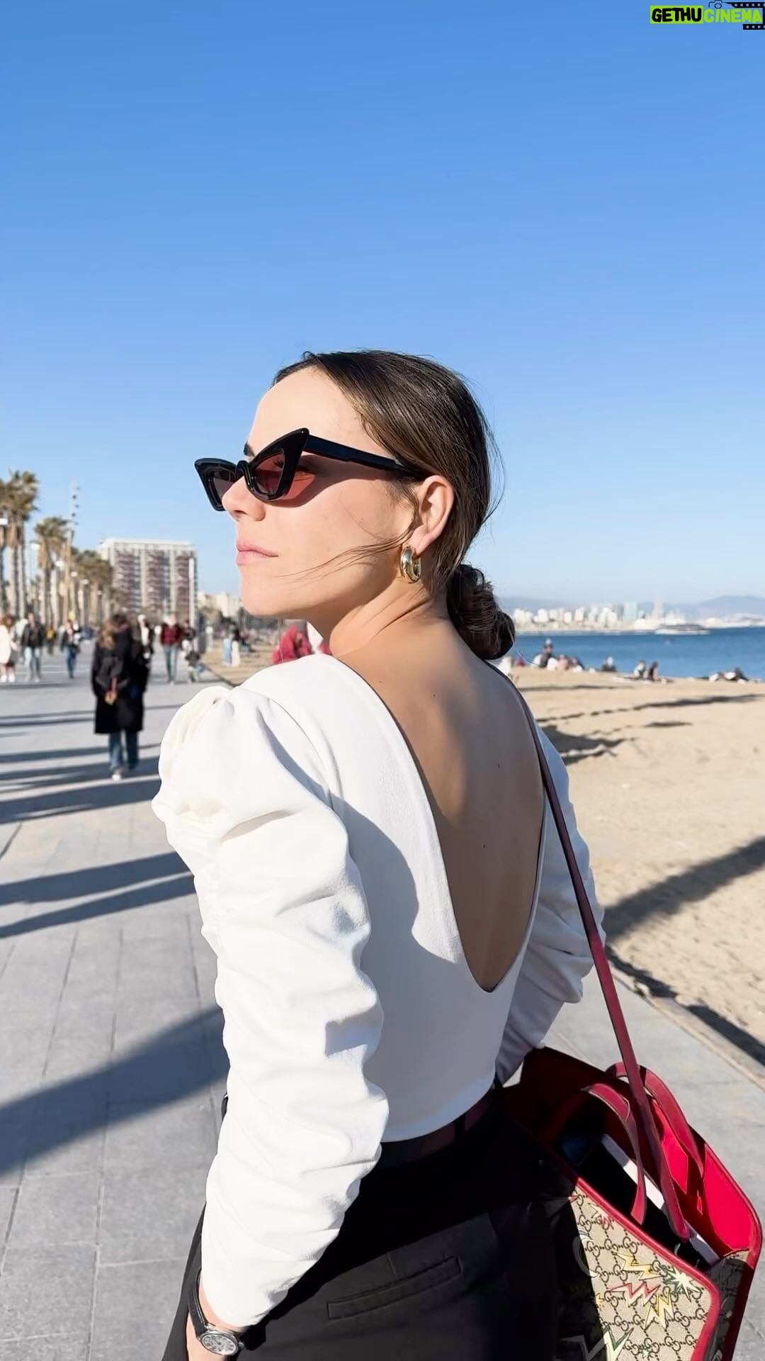 Carolina Gaitán Instagram - Qué belleza encontrar toda la sabrosura colombiana en Barcelona!!! @pepsicolombia @papas.margarita #sabrosuracolombiana #publicidad 🤤🤤💛💙❤️🤤🤤 Barcelona, España