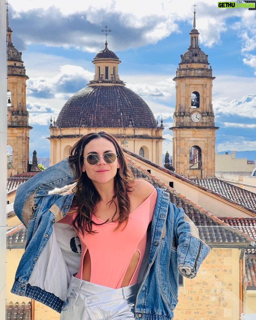 Carolina Gaitán Instagram - Qué delicia estar en Bogotá y en El Centro Nacional De Las Artes Delia Zapata. Esto sigue HOY!!! Gracias porque anoche fue absolutamente mágico!!! #vidaporquesolohayuna 🎭 Teatro Colón