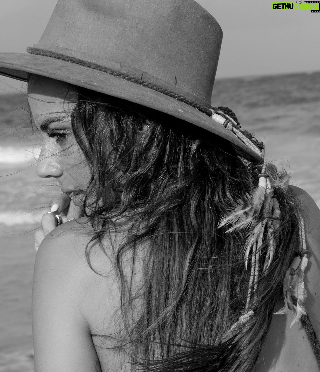 Carolina Gaitán Instagram - 🩶🩶 Miami, Florida