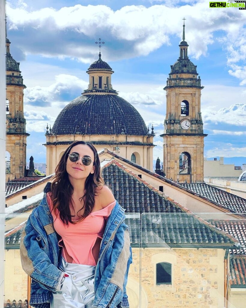 Carolina Gaitán Instagram - Qué delicia estar en Bogotá y en El Centro Nacional De Las Artes Delia Zapata. Esto sigue HOY!!! Gracias porque anoche fue absolutamente mágico!!! #vidaporquesolohayuna 🎭 Teatro Colón