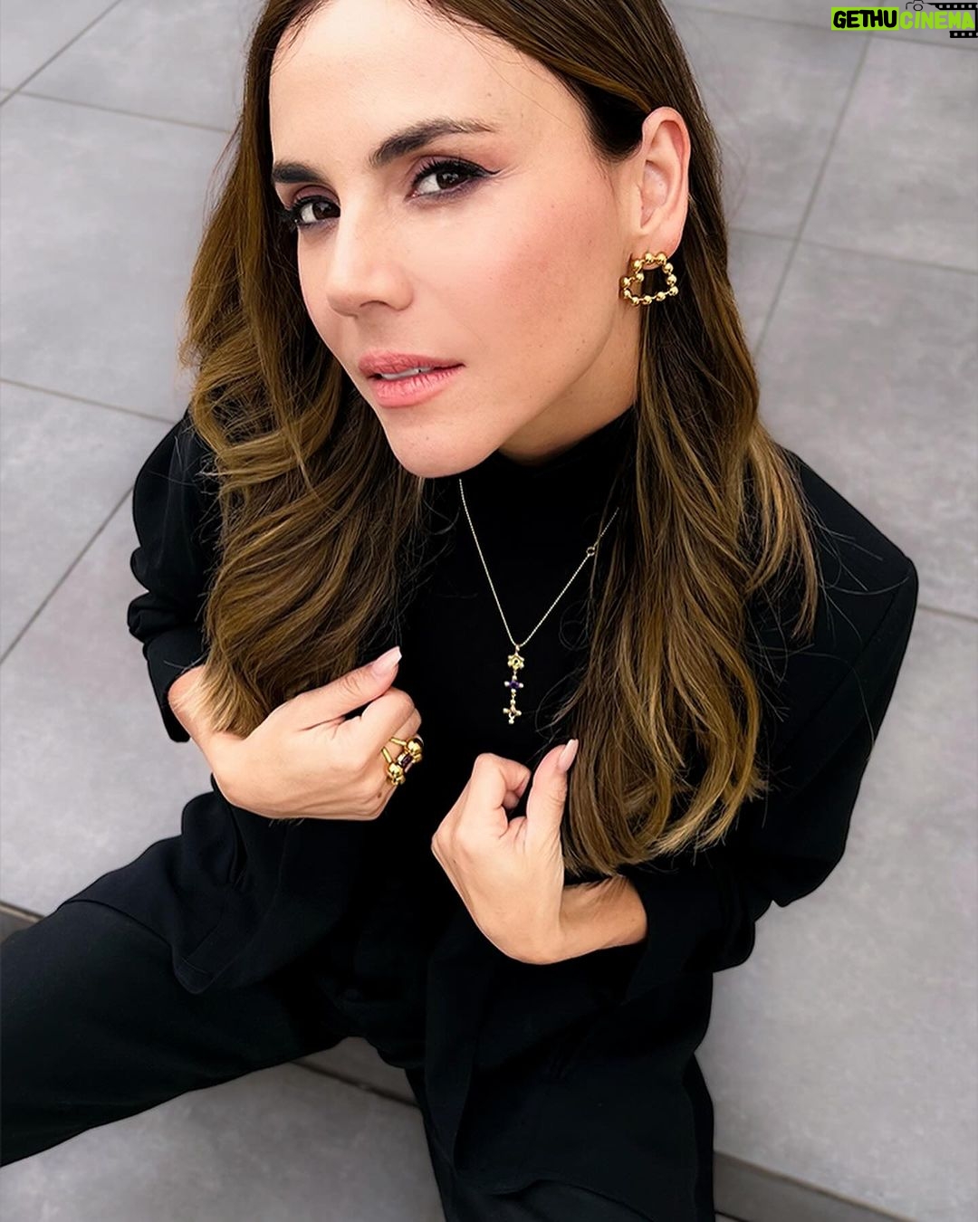 Carolina Gaitán Instagram - En qué andan hoy?🖤⚡️🖤 @tousjewelry