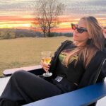 Carolina Gaitán Instagram - 🍂🍂🍂Que la música nos siga llevando a nuevos rumbos. Les comparto que mañana canto mis canciones junto a un ensamble sinfónico de más de 30 músicos aquí en Atlanta. Hacer música siempre valdrá la pena. Salud por ella! #cerquitadelmar #iambolero #lagaitamusica #lagaitamusic 🍂🍂🍂May music continue to lead us to new directions. Just wanted to share with you that tomorrow I'll be singing my songs with a symphonic ensemble of more than 30 musicians here in Atlanta. Making music will always be worth it. Cheers!!! @mun_entertainment @actorandmanager @juanpaceron @juanchomunoz @theamericanpops 🍂🍂 Hilton Atlanta Marietta Hotel & Conference Center