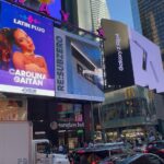 Carolina Gaitán Instagram - Hola #timessquare soy latin@ y represento a muchos que seguimos soñando con un mercado americano más inclusivo! Gracias @latinplug !!!🗽 ❤️ @mun_entertainment 🗽❤️💥💥💥💥💥Hi #timessquare I'm Latin@ representing many of us❤️ still dreaming about a more inclusive market. Here we are!!!❤️🗽 Thanks @latinplug ❤️🗽 #lagaitamusica #carolinagaitan Times Square