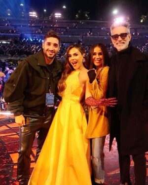 Carolina Gaitán Instagram - Taaan agradecida con mi ángel Capitán!!!Los triunfos se vuelven realmente mágicos cuando puedes celebrarlos con los que amas! No se pierdan el video! Los contenidos de @juansebvalencia son tan  poderosos! Mucho amor vuela! 💛💥Sooo grateful to my Captain Angel!!! Triumphs become really magical when you can celebrate them with the ones you love!  Do not miss the video!  The content of @juansebvalencia is always so powerful!  Much love flies!!! 🖤🖤 @disneyconcerts @encantomovie