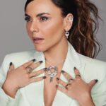 Carolina Gaitán Instagram - @alodigital y @tousjewelry Haciendo brillar este Sábado a tope! #TOUSManifesto Puro power! 1 o 2? 🔗⚡️ Les amo bellezones!🔗⚡️