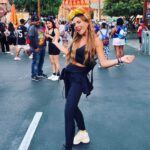 Carolina Gaitán Instagram - Me se todos los textos de las películas de Disney, las canciones hasta los sonidos. Pero les confieso que no venía a los parques desde que tenía 10 años. Aquí estoy de vuelta y ahora con el cast de Encanto siendo parte de la mágica historia de Disney! Esto es demente! No solo me siento locamente agradecida sino que me siento de 10 años otra vez!!! 🧚🏽🧚🏽🧚🏽🧚🏽I know the lines of entire Disney movies, the songs even the sounds but I haven't came to the parks since I was 10 years old. We're back and with the Encanto cast now being part of this magical disney history!!! This is insane. Not only I feel extremely grateful but I feel like I'm 10 again!!! M-A-G-I-C!!! #d23expo #d23disney Disneyland/Califonia Adventure