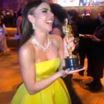 Carolina Gaitán Instagram - 20 de Julio me recuerda a mi bandera. Ese día que nos ganamos con Encanto el Oscar y que canté #wedontalkaboutbruno sentía que tenía puesta mi bandera! Espero Uds lo hayan sentido igual! Te amo Colombia! 💛💙❤️ July 20th reminds me of my flag. That day that we won the Oscar with Encanto and I sang #wedonttalkaboutbruno I felt I was wearing my flag. I hope you (my people) have felt the same. Love you Colombia! Love you Latin@s!!! 💛❤️💙 #encanto #oscars #oscarwinners #disney Dolby Theater