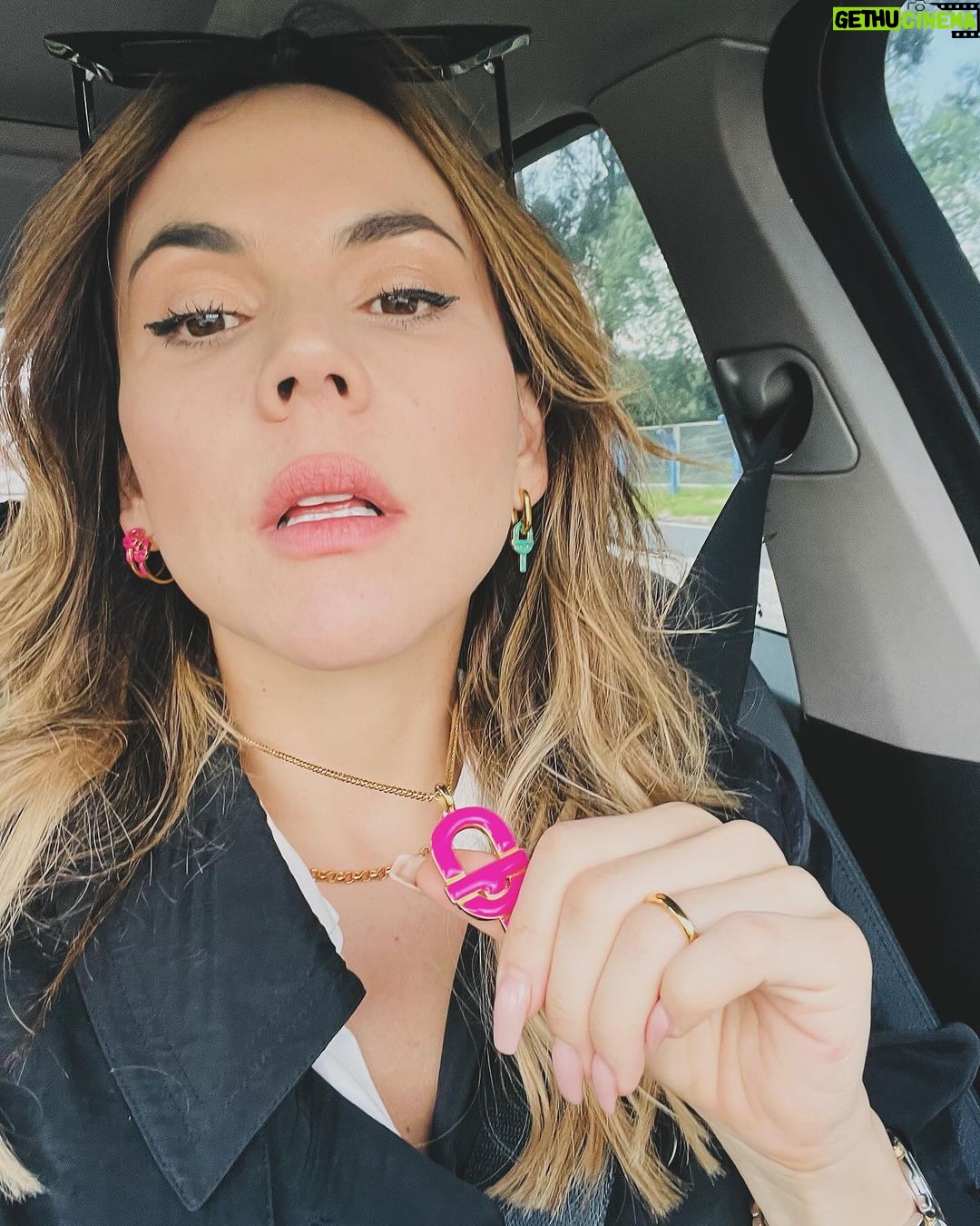 Carolina Gaitán Instagram - Color is the new black!🖤🩷🖤 @tousjewelry