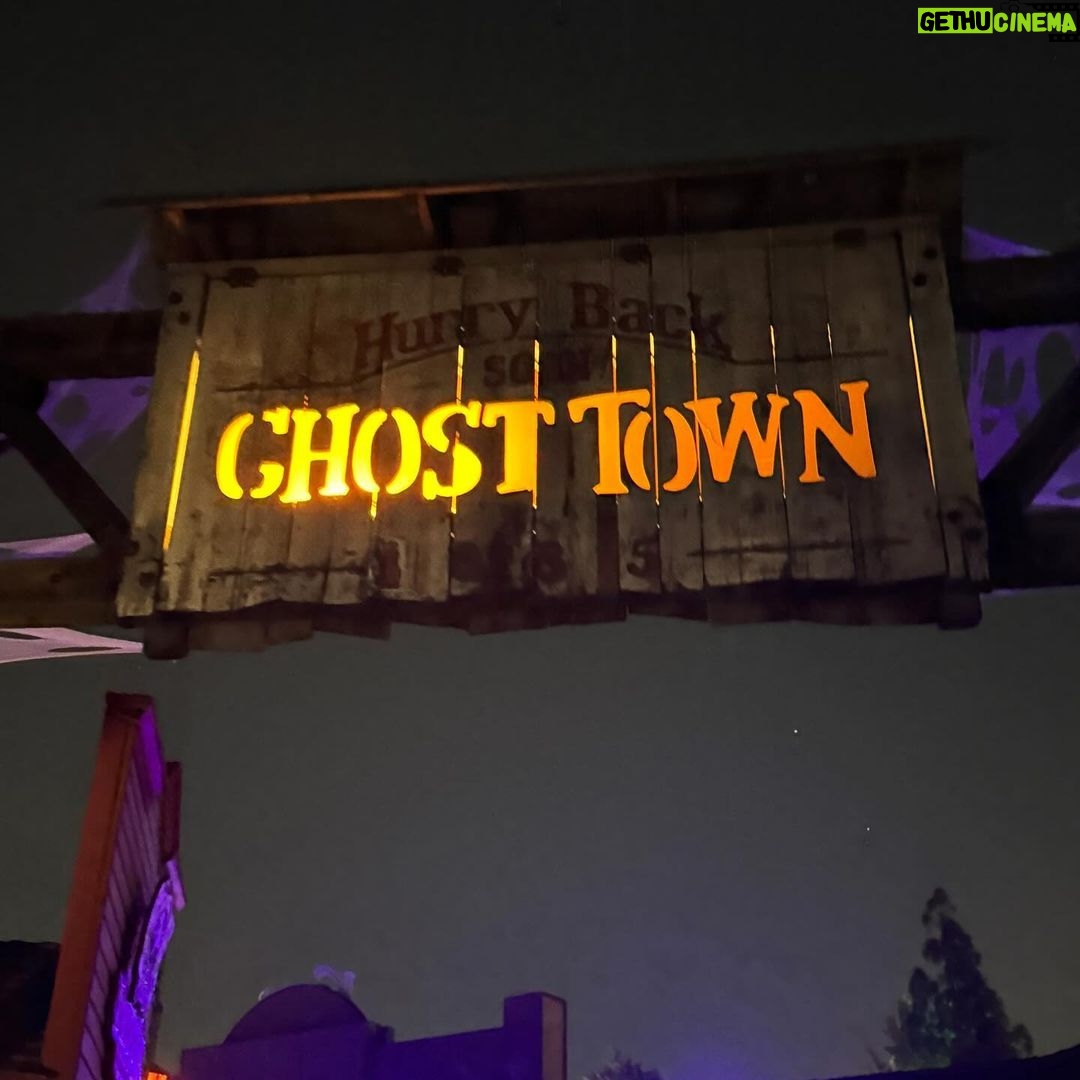 Chandler Riggs Instagram - thank u @knottsscaryfarm for the hospitality with my favorite yearly tradition 😈 Knott's Scary Farm