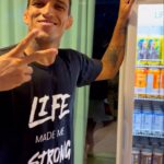 Charles Oliveira Instagram – Unindo a força imparável da Life Strong com a determinação incansável de Charles do Bronx! Juntos, estamos prontos para enfrentar qualquer desafio! 💪🔥 

Garanta também o seu Life Strong! Entre em contato com a gente! ⚡️

#EnergiaInfinita #Determinação #charlesdobronx #energydrink #energy #energético #ufc #ufc300