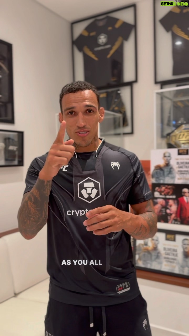 Charles Oliveira Instagram - Já pensou viver uma experiência exclusiva comigo durante a semana da minha luta no UFC300? Desde a sauna de perda de peso até os últimos treinos antes da luta. Para saber como participar desses momentos, acesse meu @onlyfans (link na bio). Have you ever thought about living an exclusive experience with me during the week of my fight at UFC300? From the weight-cutting sauna to the final training sessions before the fight. To learn how to participate in these moments, visit my @onlyfans (link in bio).