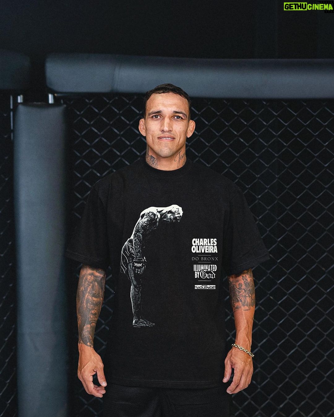 Charles Oliveira - 208.2K Likes - DO BRONX! Your fighters favorite fighter. Collection 001 of Charles Oliveira x Full Violence is now live! Ships in 1-2 weeks. Sales close April 20th.
Link in bio | FullViolence.com