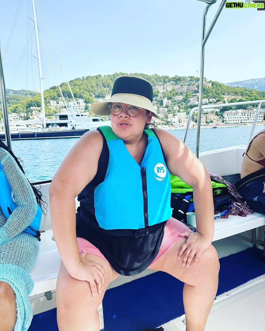 Chelsea Handler Instagram - Just out here minding my own business waiting for someone to come and pluck me. Mallorca