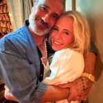 Chelsea Handler Instagram - This pretty much sums up my time in LONDONTOWN. I came for a good time and I ended up having an EPIC time. I held hands with so many old fiends, and with so many new friends, and I am so grateful to have so many people who bring me so much joy and light my ass up! I AM FILLED WITH LOVE AND JOY. I’ve also started drinking beer. You’ll never believe where I’m headed next! 🤸‍♂️ 📷: @alekkeshishian London, United Kingdom