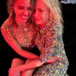 Chelsea Handler Instagram - This pretty much sums up my time in LONDONTOWN. I came for a good time and I ended up having an EPIC time. I held hands with so many old fiends, and with so many new friends, and I am so grateful to have so many people who bring me so much joy and light my ass up! I AM FILLED WITH LOVE AND JOY. I’ve also started drinking beer. You’ll never believe where I’m headed next! 🤸‍♂️ 📷: @alekkeshishian London, United Kingdom