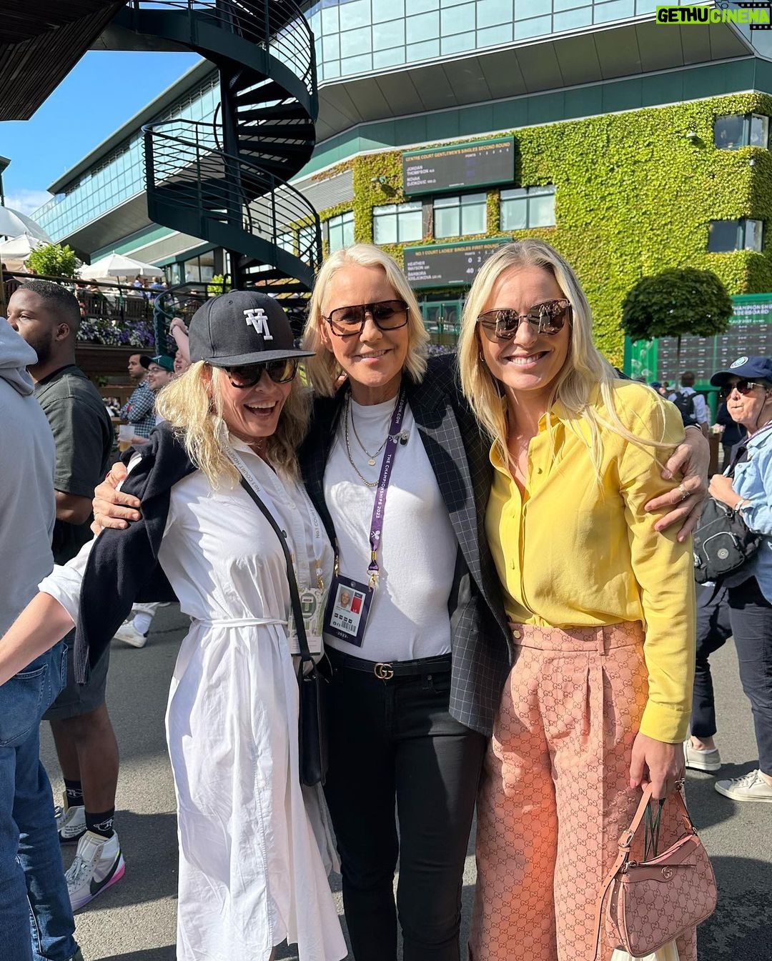 Chelsea Handler Instagram - My summer break has begun. I’m now in love with Oslo and London has always been my lover. Boats, planes, tennis and pimm’s.