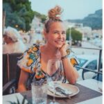 Chelsea Handler Instagram – Just sitting here with one eye shut from a wasp bite, while I was minding my own business,  in my own bedroom, in my own house, and then decided enough was enough. 🤸‍♀️ photo credit: @dan_yo