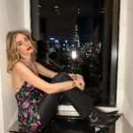 Chiara Ferragni Instagram - This @chiaraferragnibrand roses top 🌹 #adv The Carlyle Hotel, New York, Ny 10021