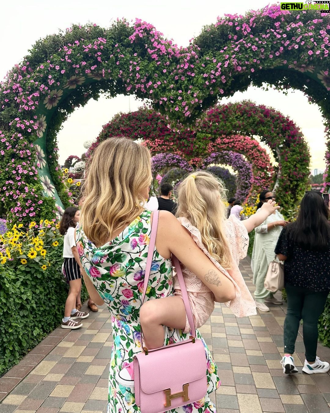 Chiara Ferragni Instagram - 🌸🌺🌼 Dubai, United Arab Emirates