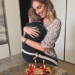 Chiara Ferragni Instagram - Auguri all’amore della mia vita che oggi compie sei anni 🥹 Ricordo ancora la prima volta che ti ho visto e tenuto tra le mie braccia: penso che quello sia stato il momento più magico della mia vita. Grazie di avermi reso una mamma, la tua mamma per sempre ❤️ Milan, Italy