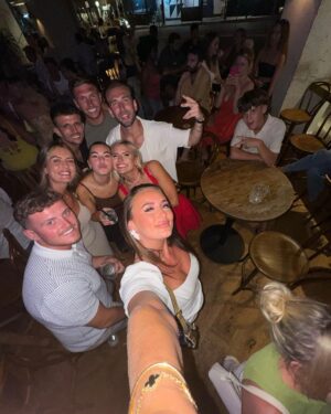 Chloe Burrows Instagram - The absolute trip of a lifetime with the absolute best people 😭 💖 
I’m literally gunna move by the end of the year
Best place ever xxxx