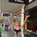 Chloe Burrows Instagram – The absolute trip of a lifetime with the absolute best people 😭 💖 
I’m literally gunna move by the end of the year
Best place ever xxxx Sydney, Australia