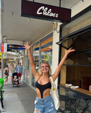 Chloe Burrows Instagram - The absolute trip of a lifetime with the absolute best people 😭 💖 
I’m literally gunna move by the end of the year
Best place ever xxxx