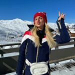 Chloe Burrows Instagram - Day oneeee done!! My whole body hurts I’ve cancelled our lesson this morning hahahahaaha Also ski tan in full effect with my burnt nose :) Val Thorens