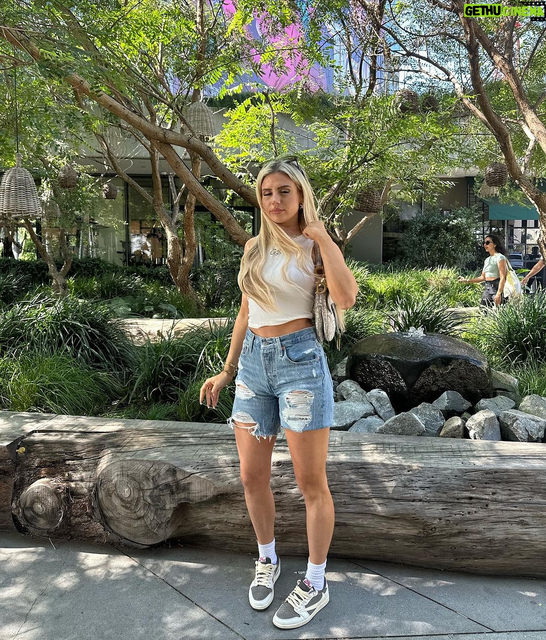 Chloe Burrows Instagram - LA dump!! What an absolute dream 😭🫶 P.s I know the first pics was a slip but I think it’s cool x Also my discount code CHLOEB will get you 15% off @whitefoxboutique So treat yaselvesss x ad Los Angeles, California