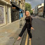 Chloe Burrows Instagram - A day in the lifeee in @pinksodasport Guys I miss the bob 😭 shall we bring it back x @jdwomen AD Brick Lane