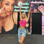 Chloe Burrows Instagram - #ad Come with me to spend an evening with @elfcosmeticsuk to celebrate their new express your e.l.f. campaign I had the best time !! ✨ Brick Lane