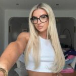 Chloe Burrows Instagram – GUESSSS WHO IS FEELIN THEMSELVES TODAY!! 👋👋👋 Make-up