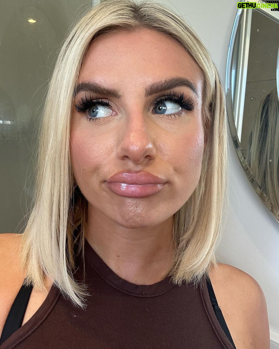 Chloe Burrows - 101.4K Likes - Some piccies from my phone (mainly of me) x