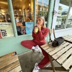 Chloe Burrows Instagram – A day in the lifeee in @pinksodasport 
Guys I miss the bob 😭 shall we bring it back x 

@jdwomen AD Brick Lane