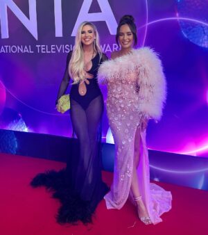 Chloe Burrows Instagram - The funnest night at the NTA’s with @pixibeauty 💖 

Styled by @violettafanciesyou assisted by @em.youn 
Hair by @hadleyyatessalon 
Make up by @selinabassi 
Best glam team evaaaaaaa 💅

@laraheems_jewellery for the jewelz 
@belisshofficial bag
@giuseppezanotti shoes 
@theattico dress

❤️