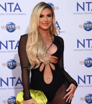 Chloe Burrows Instagram - The funnest night at the NTA’s with @pixibeauty 💖 

Styled by @violettafanciesyou assisted by @em.youn 
Hair by @hadleyyatessalon 
Make up by @selinabassi 
Best glam team evaaaaaaa 💅

@laraheems_jewellery for the jewelz 
@belisshofficial bag
@giuseppezanotti shoes 
@theattico dress

❤️